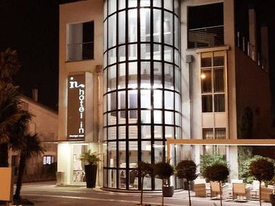 Hotel In Lounge Room