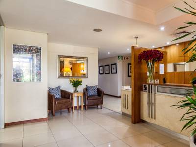 Island Club Hotel & Apartments