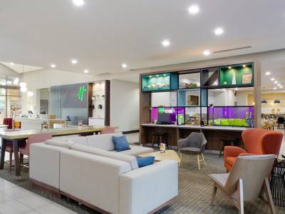 Holiday Inn & Suites Phoenix Airport