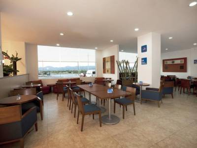 One Saltillo Derramadero