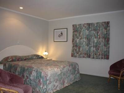 Commodore Court Motel