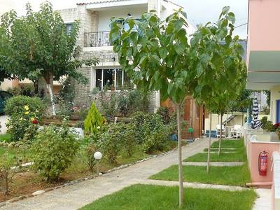 Leonidas Studios & Appartments