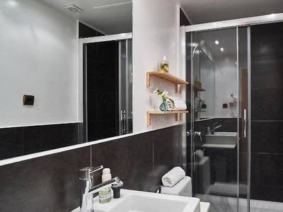 AinB Las Ramblas-Colon Apartments