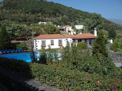 Villa Tres Pinos & Lina Medina