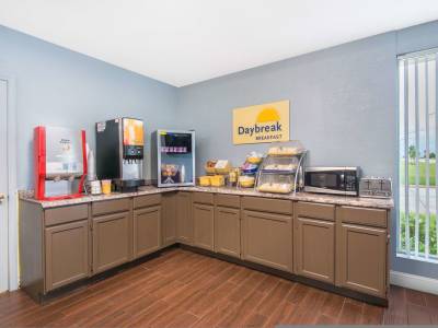 Days Inn & Suites Wichita