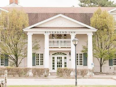 Riverbend Inn & Vineyard