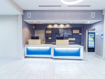 Holiday Inn Express Hotel & Suites Crestview