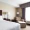 Holiday Inn Express & Suites Lynnwood