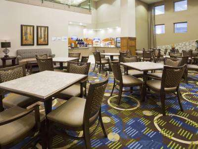 Holiday Inn Express Hotel & Suites Mankato East