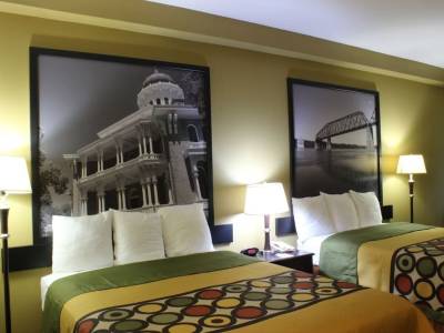 Super 8 Natchez