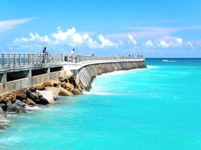 Holiday Inn Express & Suites Palm Bay