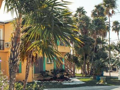 Captain Pips Marina & Hideaway