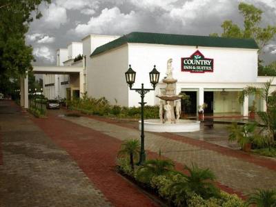 Country Inn & Suites by Radisson, Delhi Satbari