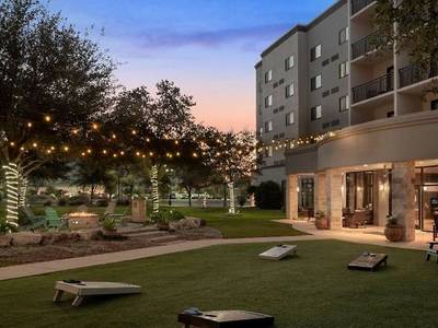 Courtyard by Marriott San Antonio Six Flags at The Rim
