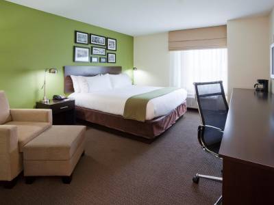 Holiday Inn Express Hotel & Suites Roger
