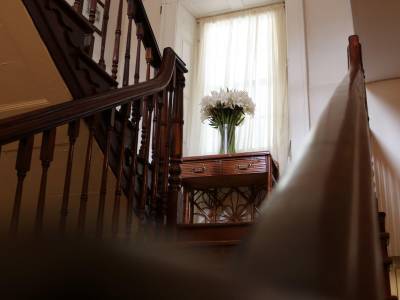 Sweetfield Manor Historic Inn B & B