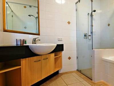 Santorini Twin Waters