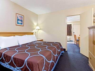 Super 8 Tampa USF Near Busch Gardens Downtown