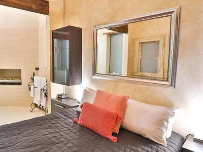 Indulge Apartments - Eighth Street