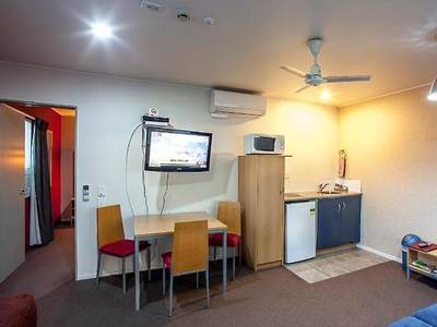 Landmark Manor Motel