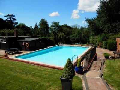 De Rougemont Manor Hotel