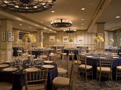 Newport Beach Hotel & Suites