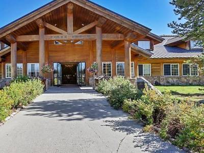 Headwaters Lodge & Cabins at Flagg Ranch
