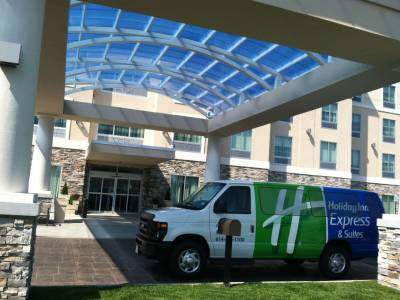 Holiday Inn Express & Suites Columbus - Easton