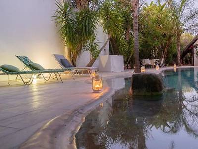 Out of Africa Town Lodge