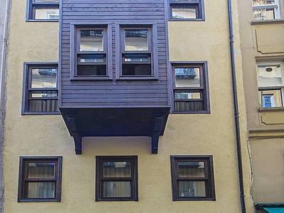 Meroddi Galata Mansion 