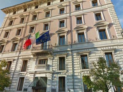 Luxe Rose Garden Hotel 