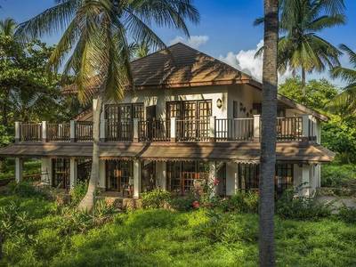 Breezes Beach Club & Spa