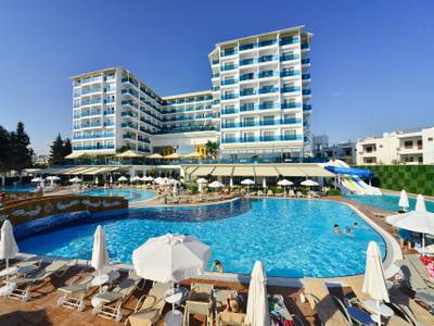 Azura Deluxe Resort & Spa