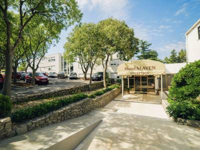 Slaven Hotel / Pavillons