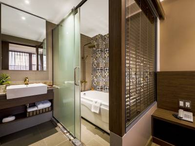 Sunflower Hotel & Spa & District 10