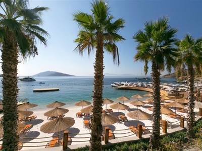 Caresse a Luxury Collection Resort & Spa