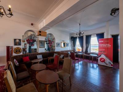 The White House Hotel by OYO Rooms