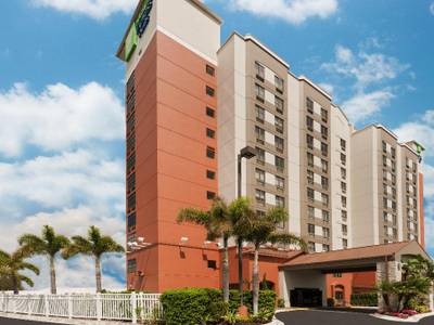 Holiday Inn Express & Suites Nearest Universal Orlando