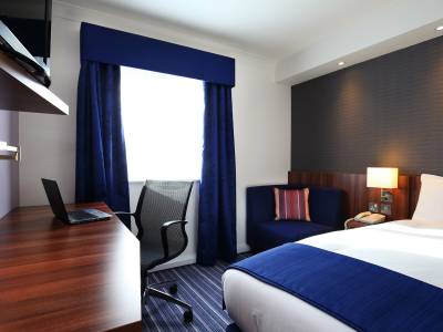 Holiday Inn Express Leeds East