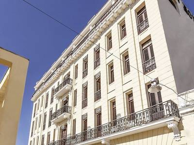 Hotel E La Avellaneda