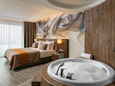 B Business Hotel & Spa