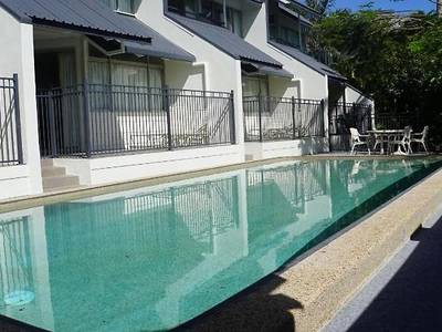 Airlie Seaview Apartments