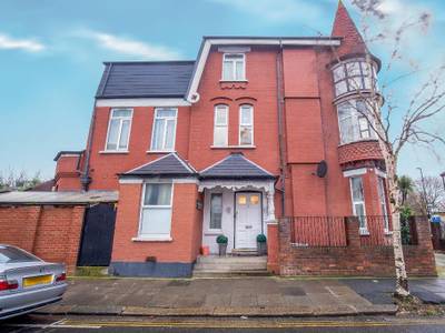 OYO TamTam Acton Hotel 