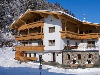 Waltraud Rauch & Nebenhaus