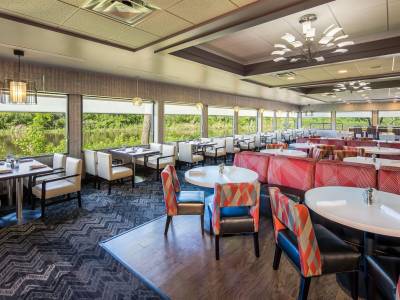 Holiday Inn Milwaukee Riverfront