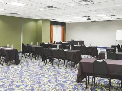 Holiday Inn Express & Suites Duluth - Mall Area