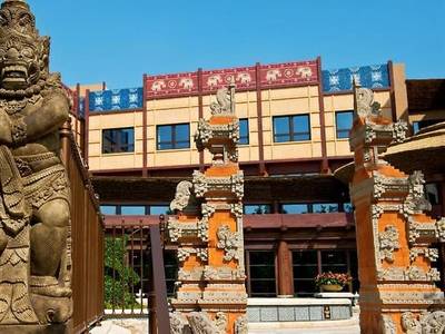 Disney Explorers Lodge