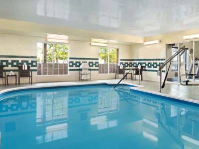 Days Inn & Suites Romeoville