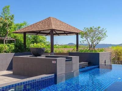 CasaBay Luxury Pool Villas