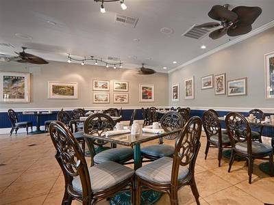 Saratoga Resort Villas 